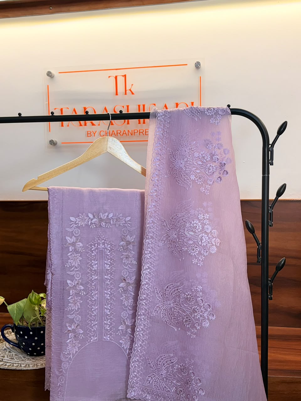 Tissue silk suit