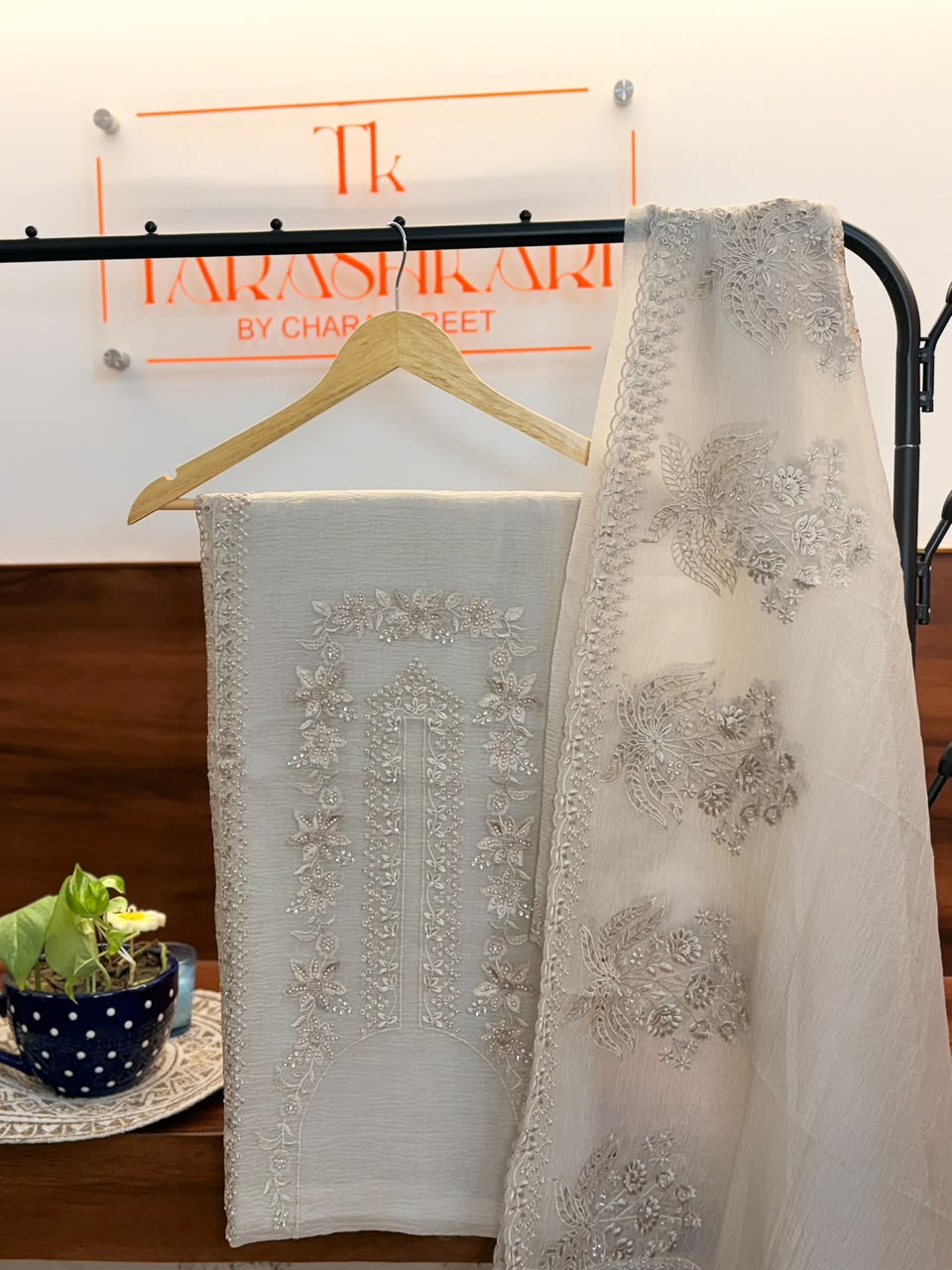 Tissue silk suit