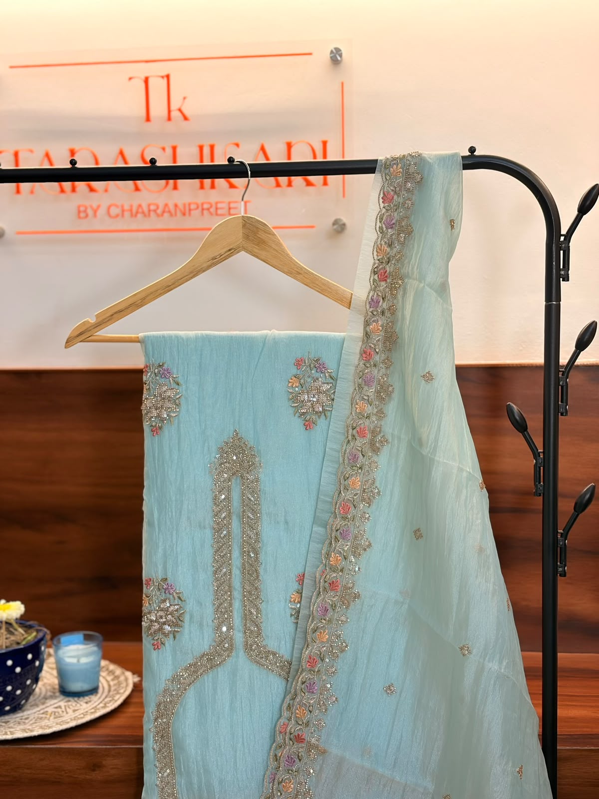 Tissue silk suit