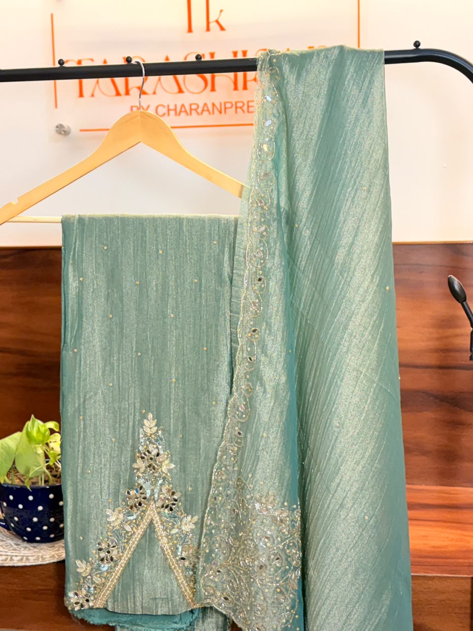 Tissue silk suit