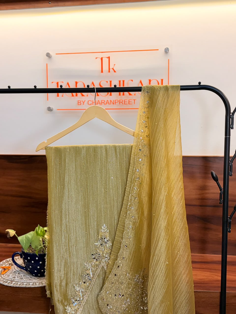 Tissue silk suit