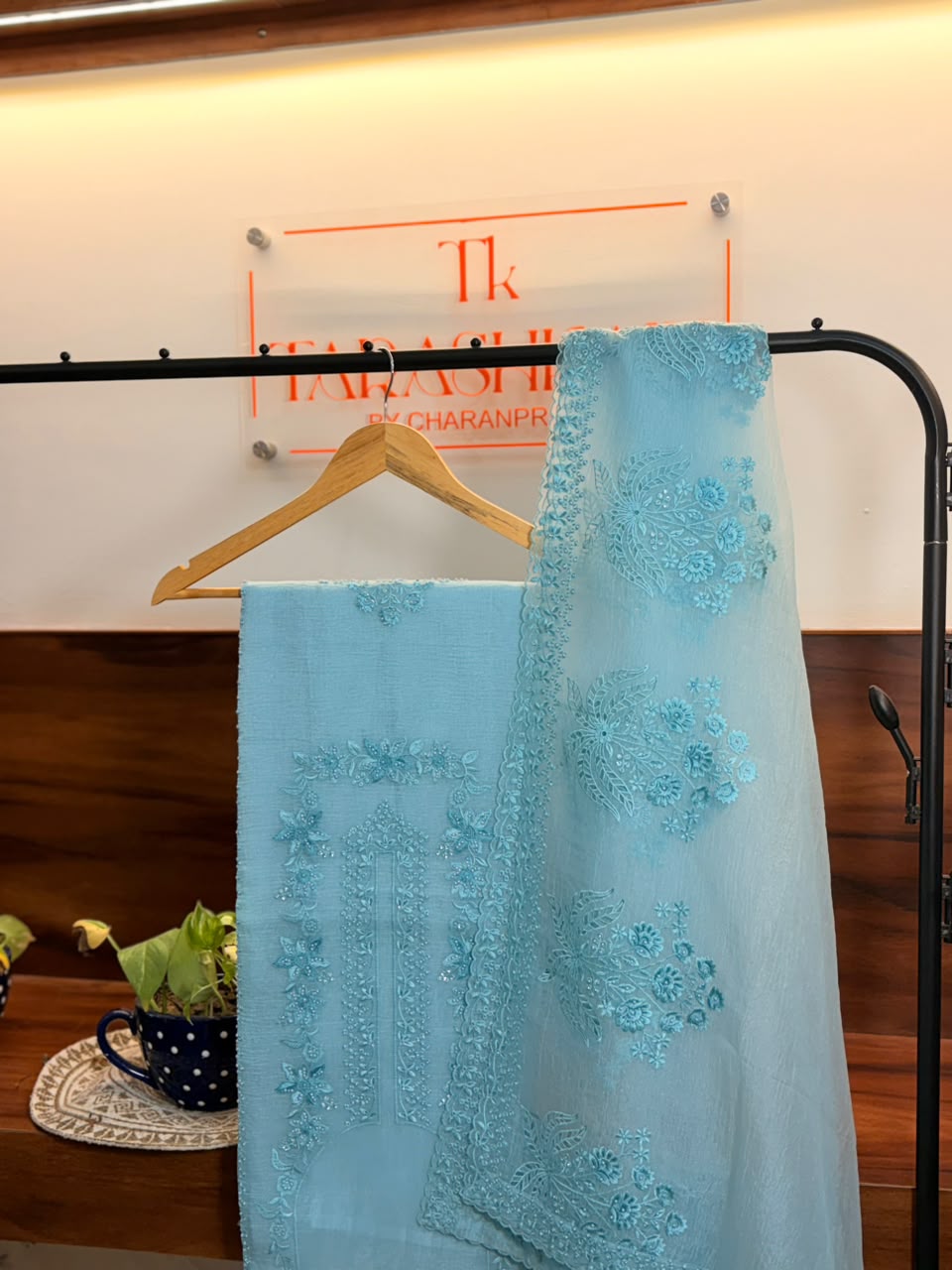 Tissue silk suit