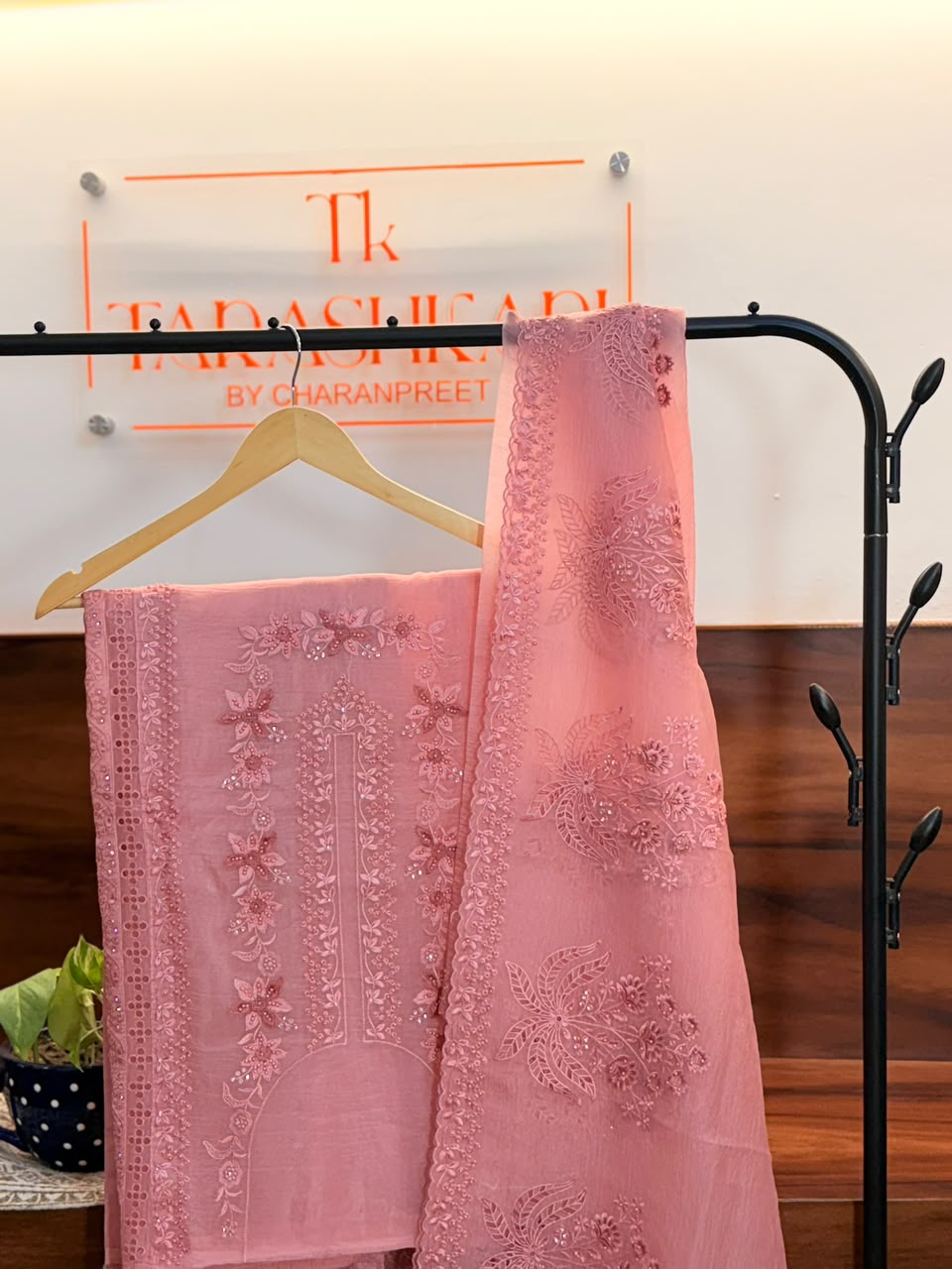 Tissue silk suit
