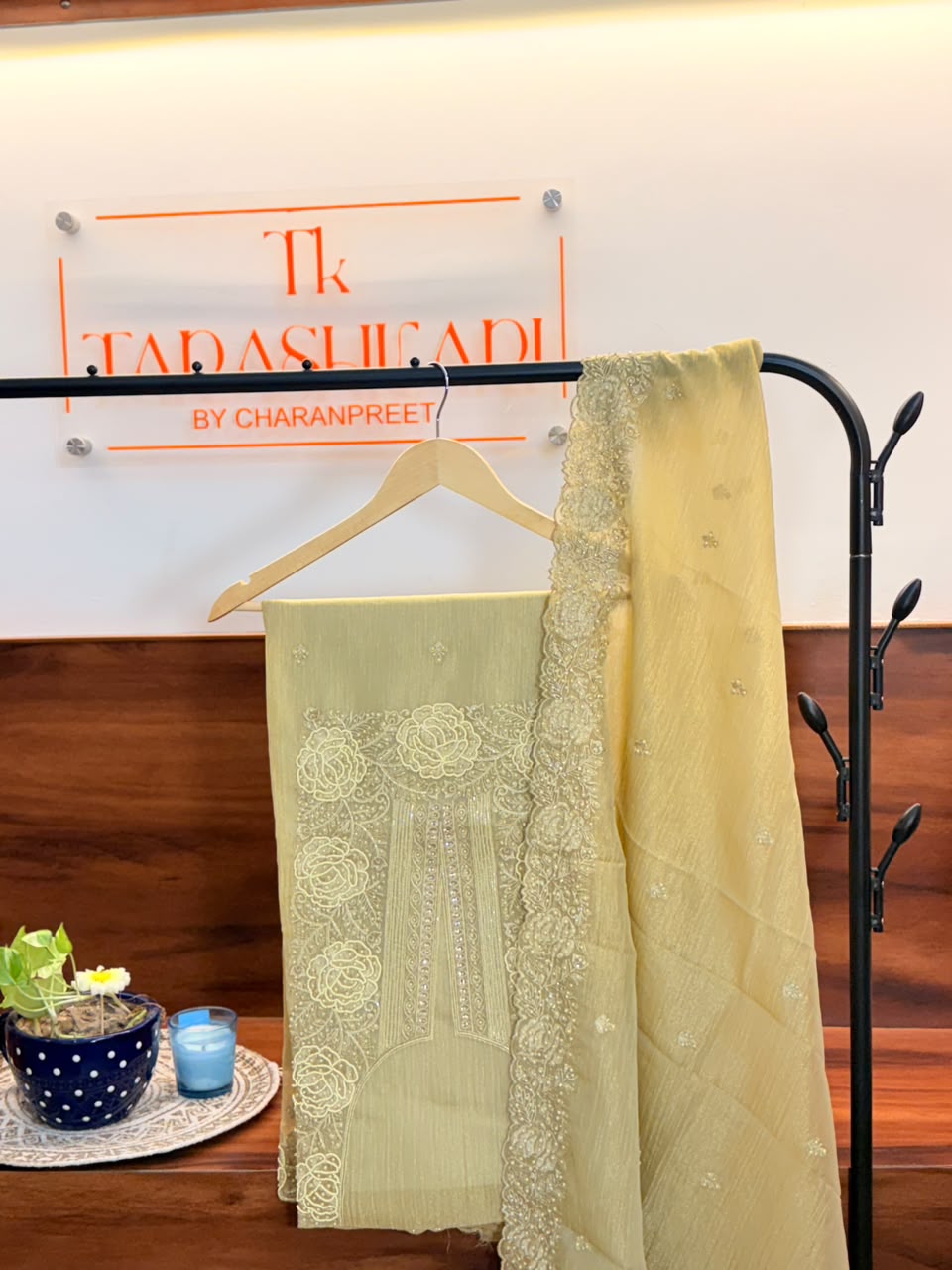 Tissue silk suit
