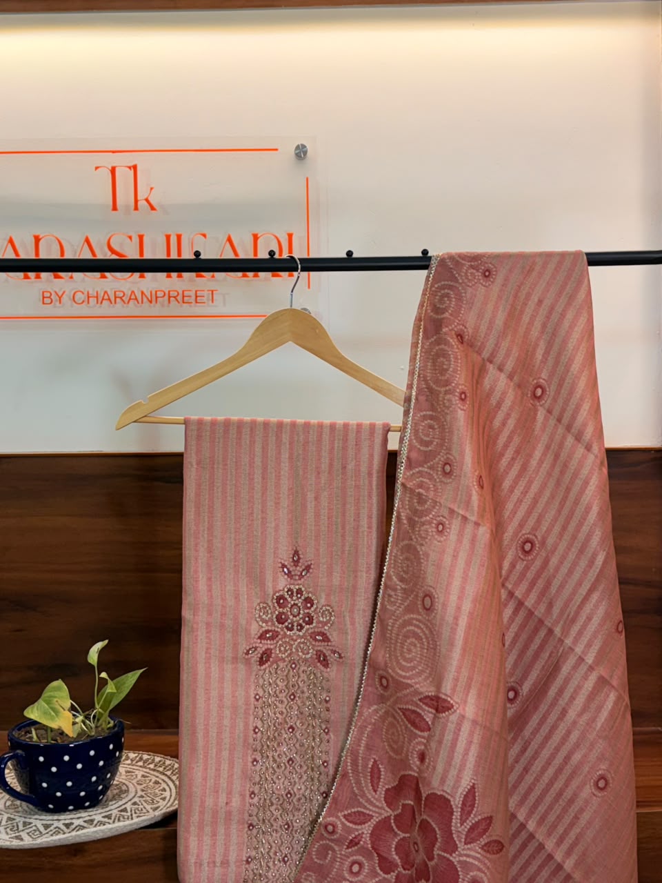 Tissue zari suit